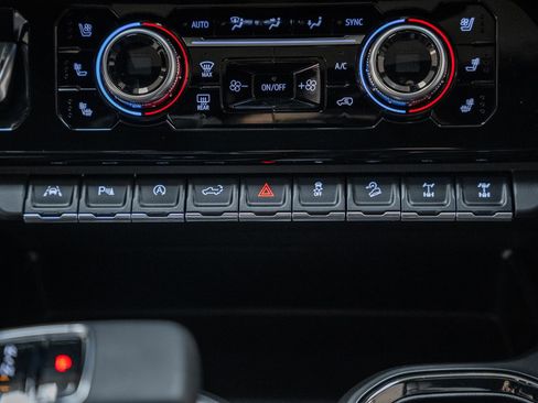 Used 2023 GMC Sierra 1500 AT4X image 32