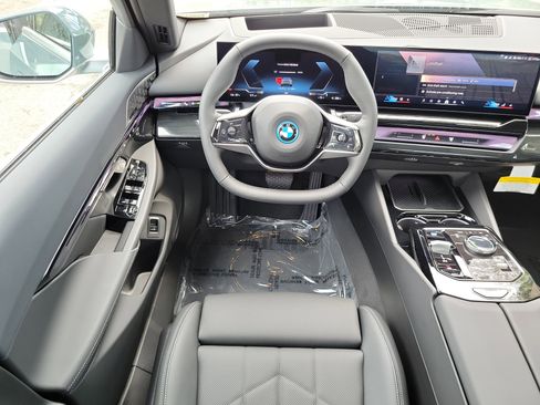 New 2026 BMW i5 eDrive40 w/ Premium Package image 15