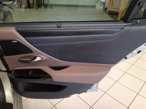 Used 2024 Lexus ES 300h Ultra Luxury w/ Accessory Package (Z2) image 13