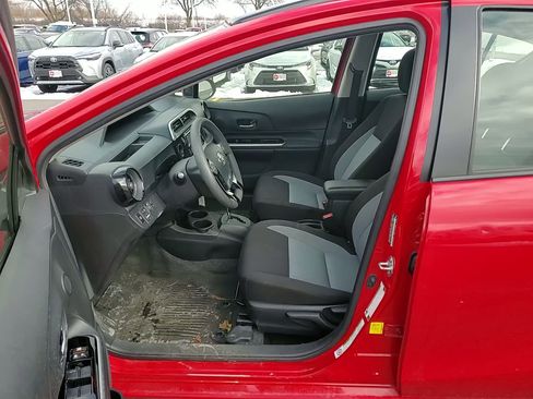 Used 2019 Toyota Prius C image 11