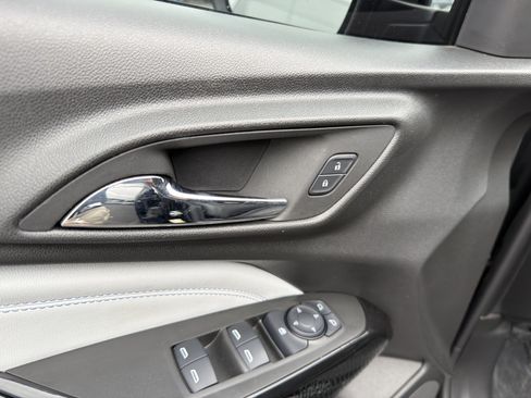 Used 2025 Chevrolet Trax LT FWD image 22