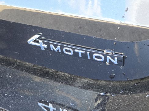 New 2026 Volkswagen Tiguan SE R-Line image 11