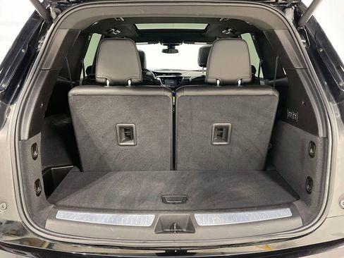 Used 2025 Cadillac XT6 Premium Luxury image 5