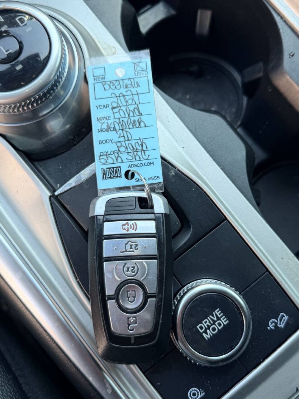 Used 2021 Ford Explorer Limited w/ Equipment Group 301A AWD/4WD image 24