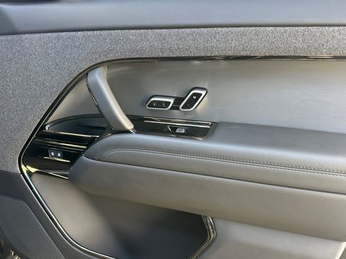 Used 2025 Land Rover Range Rover Sport SE image 20