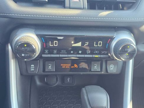 Used 2022 Toyota RAV4 XLE w/ XLE Grade Weather Package AWD/4WD image 28