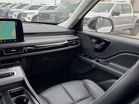 New 2026 Lincoln Aviator AWD w/ Jet Appearance Package image 21