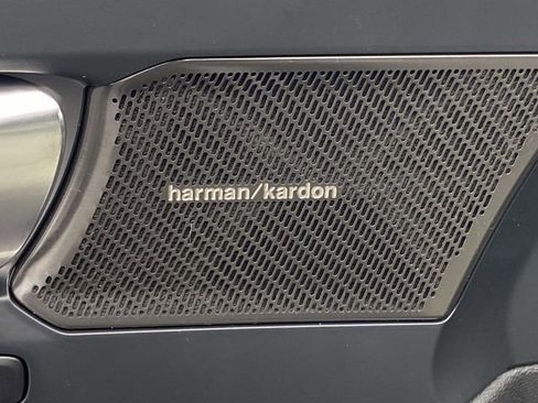 Used 2023 Volvo XC40 B5 Ultimate w/ Protection Package Premier image 18