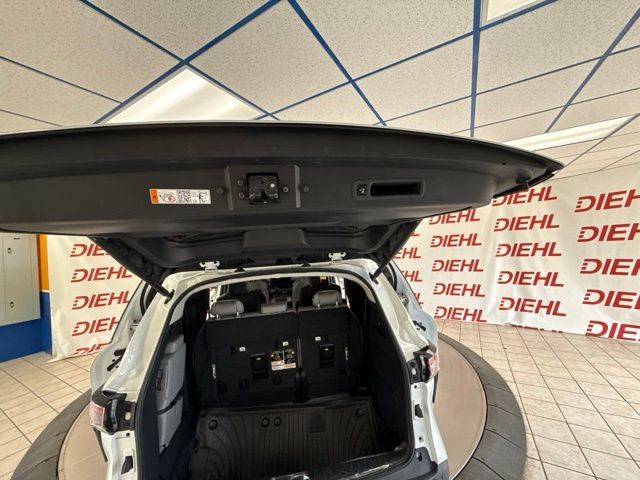 Used 2025 Toyota Sienna XLE w/ XLE Plus Package FWD image 50