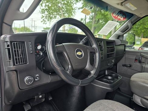 Used 2016 Chevrolet Express 3500 RWD image 10
