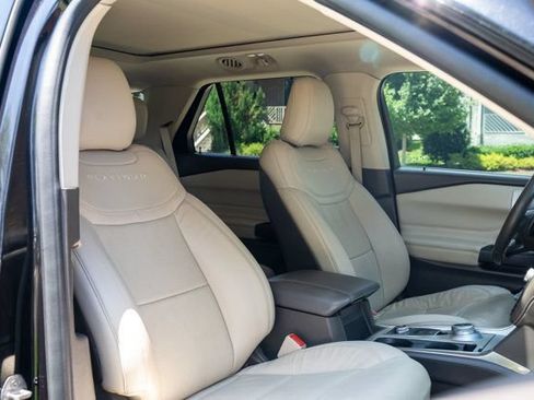 Used 2020 Ford Explorer Platinum w/ Premium Technology Package AWD/4WD image 46