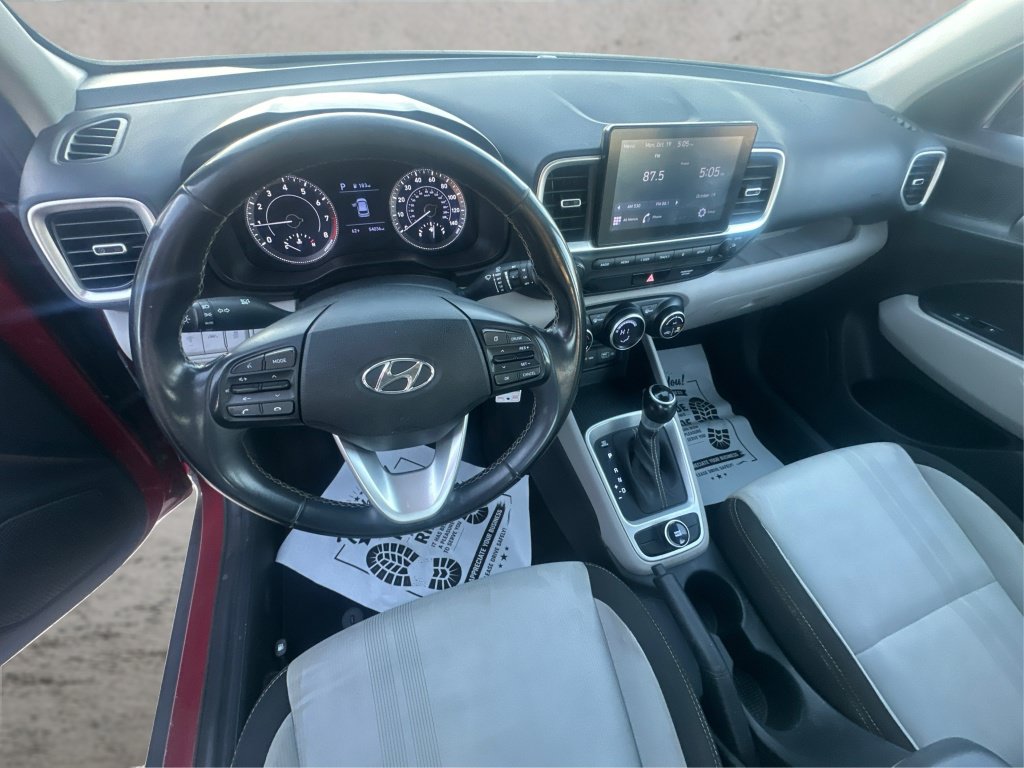 Used 2022 Hyundai Venue SEL FWD image 32