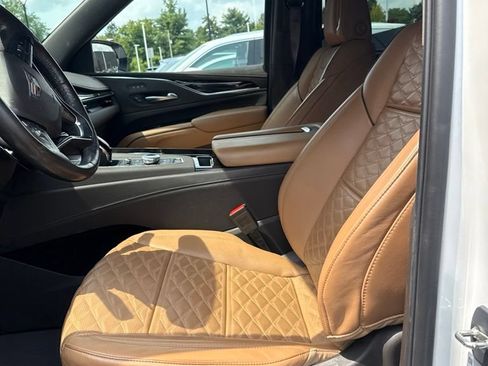 Used 2023 Cadillac Escalade Premium Luxury w/ LPO, Radiant Package AWD/4WD image 4