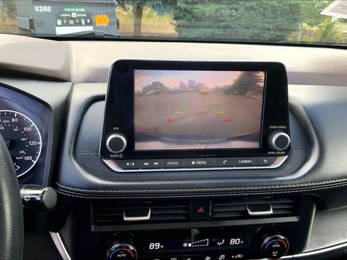 Used 2023 Nissan Rogue SV FWD image 21