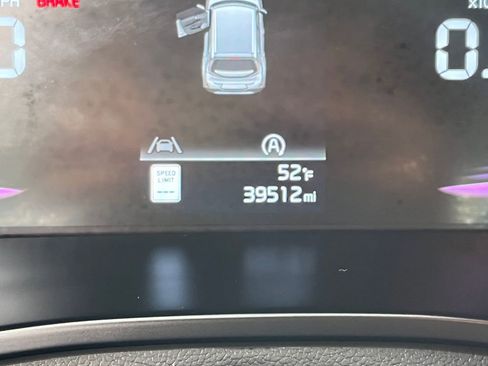 Used 2025 Kia Soul LX w/ LX Technology Package FWD image 31