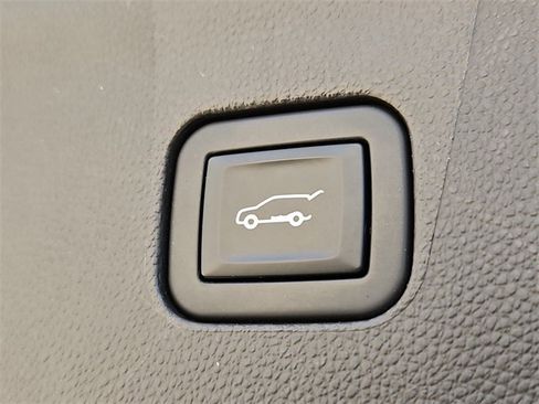 Used 2020 Buick Enclave Avenir w/ Avenir Technology Package image 24