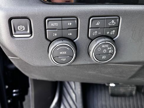 Used 2026 Chevrolet Silverado 1500 LT Trail Boss w/ LT Trail Boss Premium Package image 16