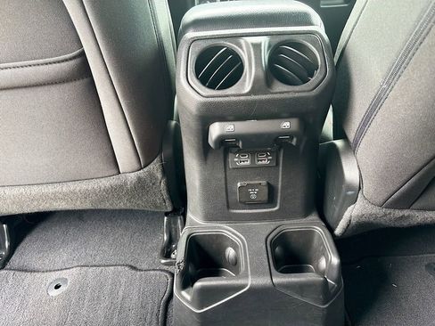 Used 2023 Jeep Wrangler Unlimited Rubicon w/ Cold Weather Group AWD/4WD image 14