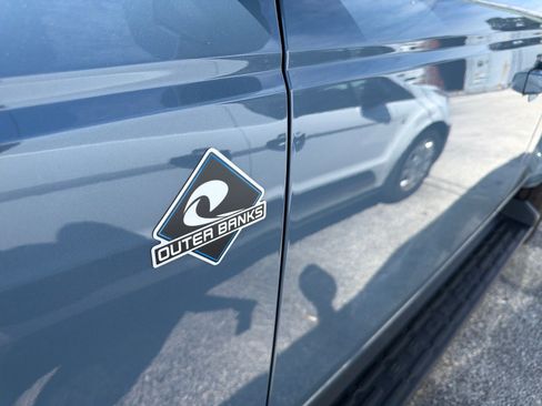 Used 2025 Ford Bronco Outer Banks AWD/4WD image 3