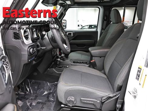 Used 2025 Jeep Wrangler Unlimited Sahara image 14