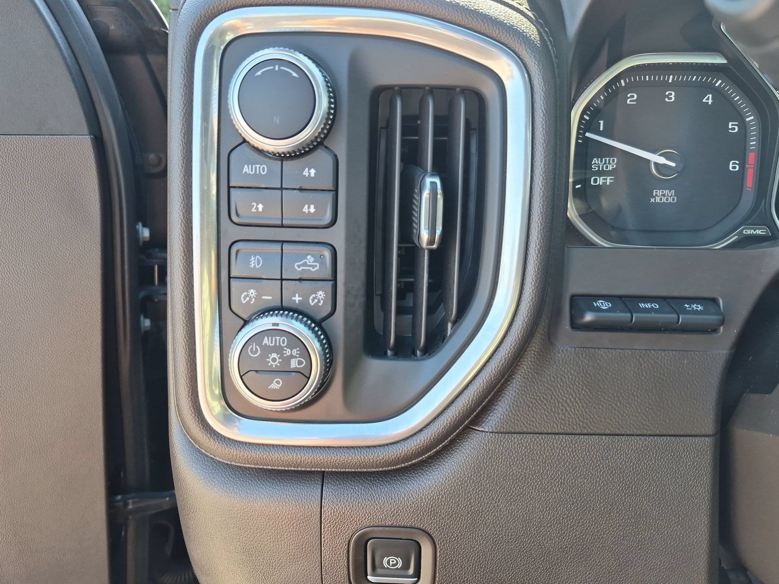 Certified 2019 GMC Sierra 1500 Denali w/ Technology Package AWD/4WD image 18