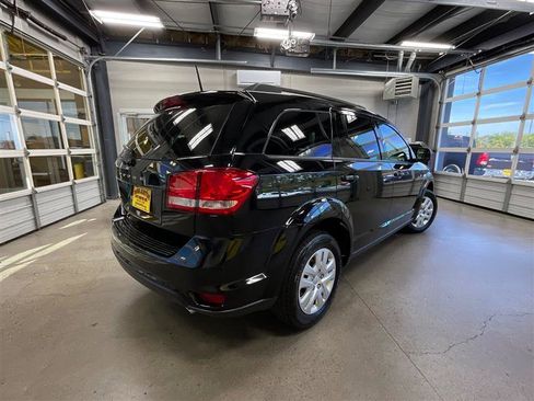 Used 2019 Dodge Journey SE image 5