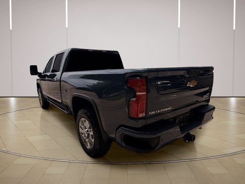 Used 2024 Chevrolet Silverado 2500 High Country w/ High Country Premium Package AWD/4WD image 7