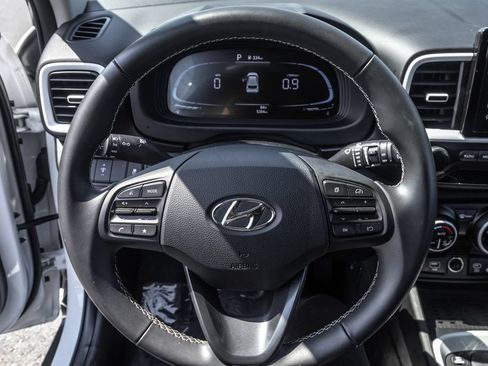 Certified 2025 Hyundai Venue Limited FWD image 22