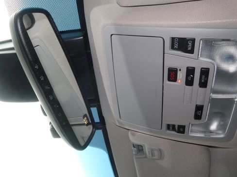 Used 2018 Toyota Avalon Limited image 38