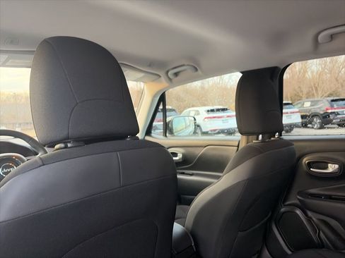 Used 2023 Jeep Renegade Altitude image 27