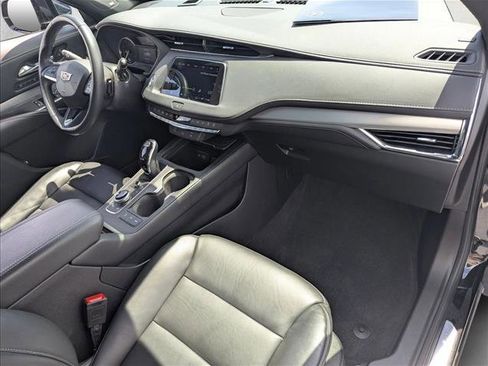 Used 2023 Cadillac XT4 Premium Luxury FWD image 21