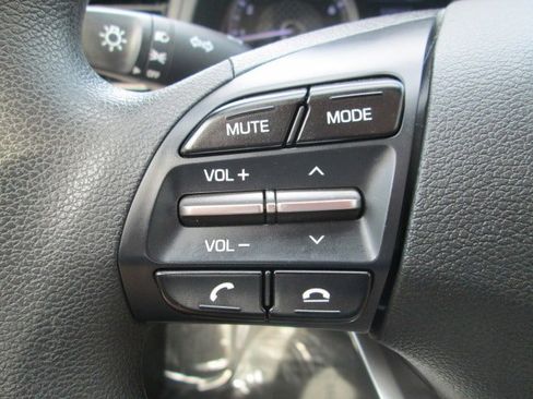 Used 2019 Hyundai Elantra SE image 18