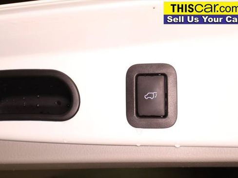 Used 2016 Toyota Highlander XLE w/ Preferred Accessory Package FWD image 29