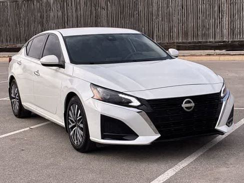Used 2023 Nissan Altima 2.5 SV FWD image 8