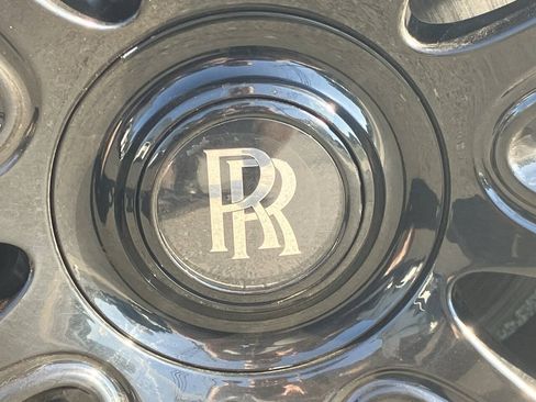 Used 2018 Rolls-Royce Dawn RWD image 18