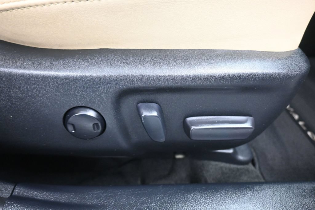 Used 2016 Toyota Avalon Limited w/ Toyota Safety Sense Package FWD image 45