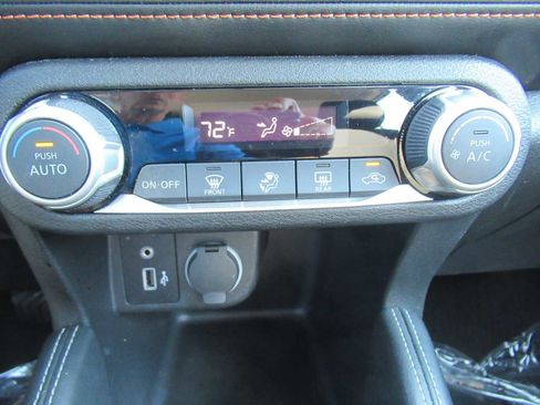 Used 2018 Nissan Kicks SR w/ Exterior Electronics Package image 27