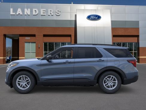New 2026 Ford Explorer Active RWD image 3