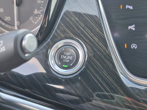 Used 2020 Cadillac XT6 Premium Luxury FWD image 37