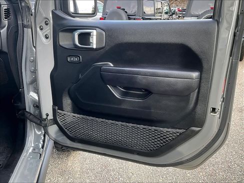 Used 2023 Jeep Wrangler Unlimited w/ Cold Weather Group image 12