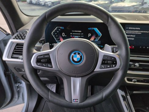 Used 2026 BMW X5 xDrive50e w/ Executive Package image 17