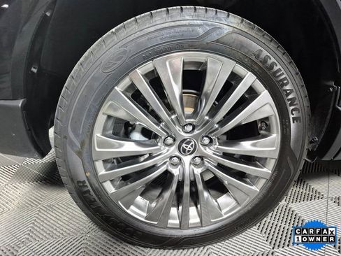 Used 2024 Toyota Venza Limited image 11
