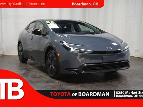 Used 2025 Toyota Prius LE image 1