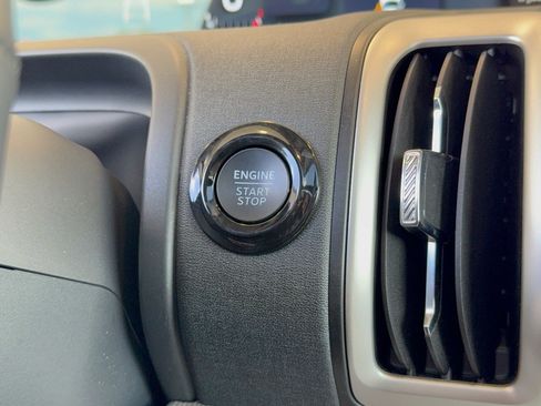 Used 2025 Ford Expedition Active AWD/4WD image 20