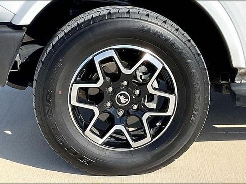 Used 2024 Ford Bronco Outer Banks image 9