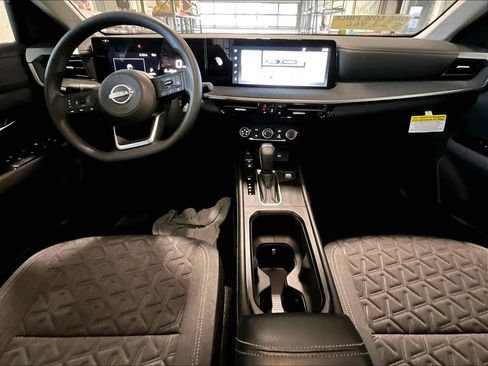 Used 2025 Nissan Kicks SV image 21