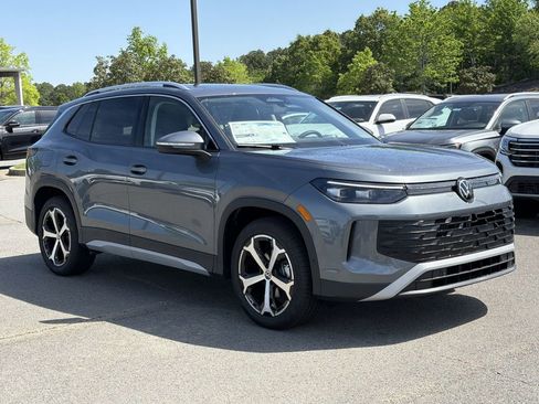 New 2026 Volkswagen Tiguan SE FWD image 7