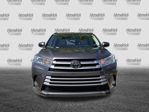 Used 2018 Toyota Highlander XLE FWD image 3