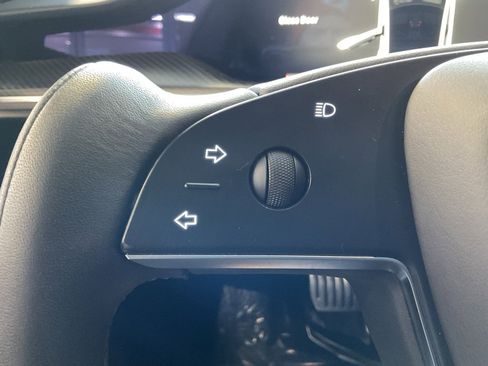 Used 2022 Tesla Model S Plaid image 12