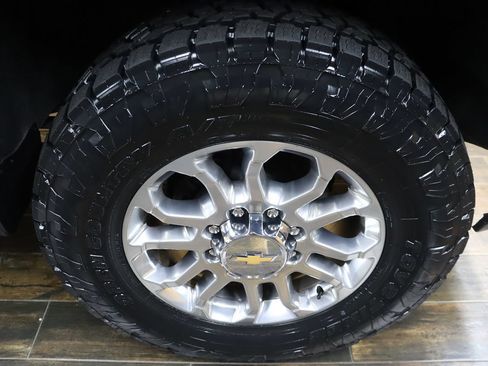 Used 2025 Chevrolet Silverado 2500 LTZ w/ LTZ Convenience Package AWD/4WD image 45